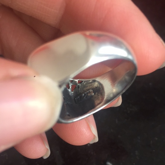 Sterling Silver and Amethyst Ring - Picture 4 of 5